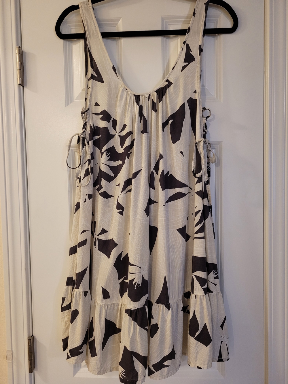 Roxy Sleeveless Navy Blue & Cream Floral Swing Dress